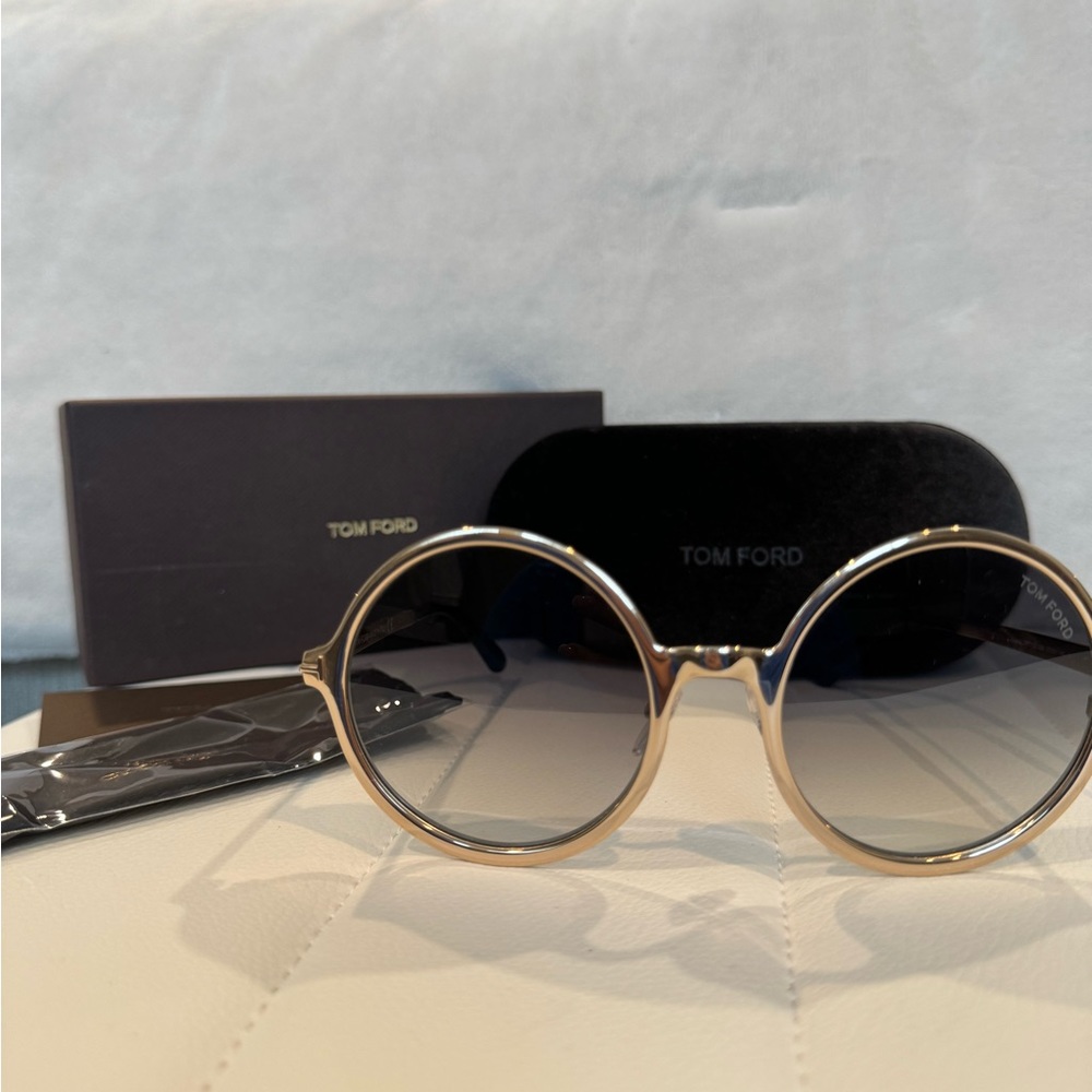 ❌SOLD❌ TOM FORD AVA 02 TF572 28B Round Gold Sunglasses